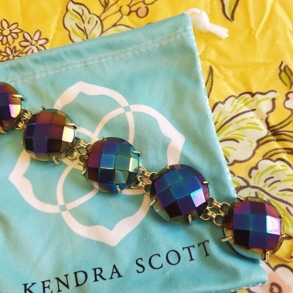 Kendra Scott Cassie Bracelet Iridescent Black - Picture 3 of 11